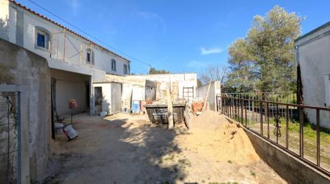 Casa à venda em Luz de Tavira em fase final de recuperação