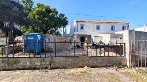 Casa à venda em Luz de Tavira em fase final de recuperação