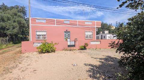 Dois imóveis numa propriedade: oportunidade em Santo Estêvão, Tavira