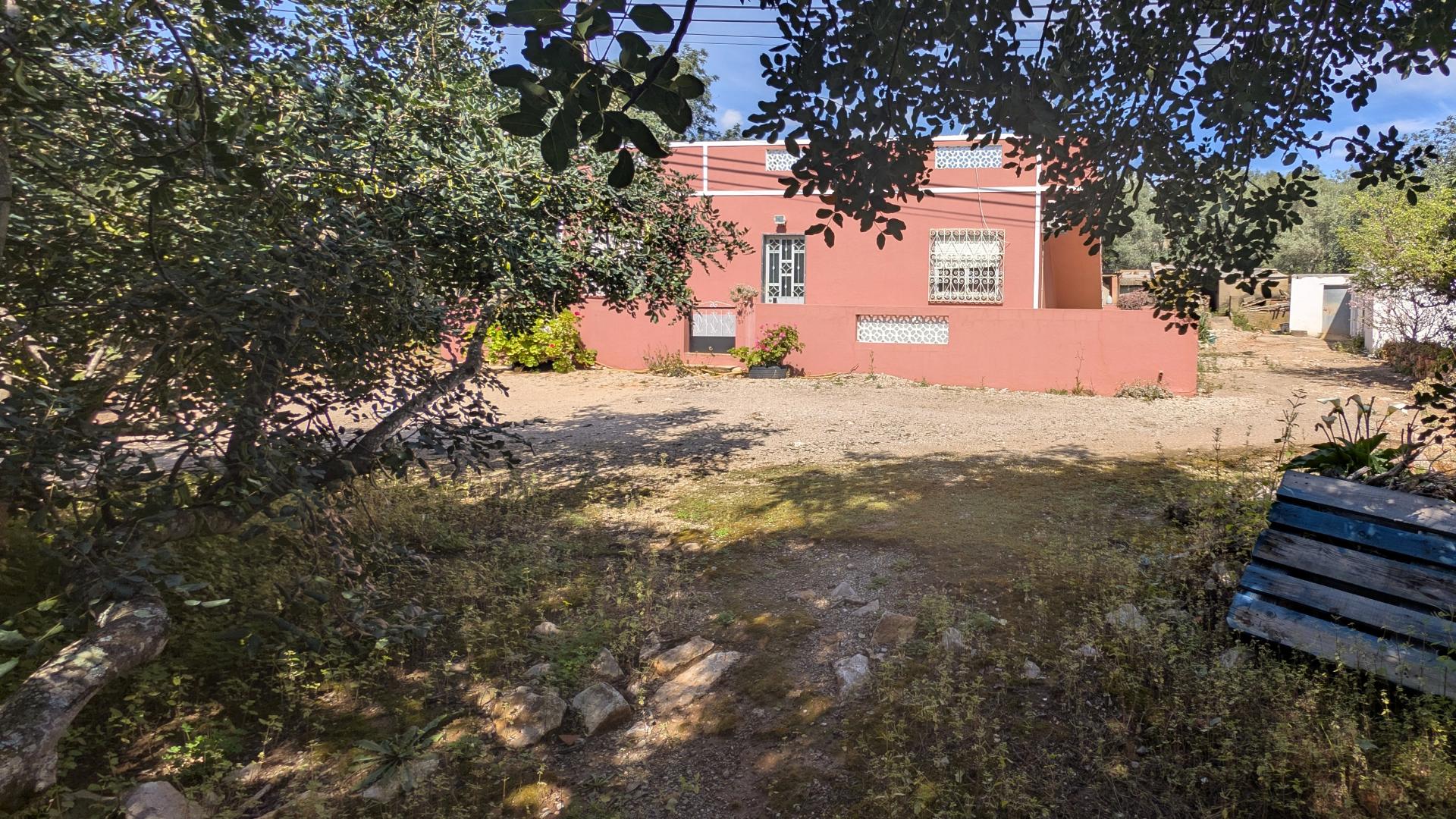 Dois imóveis numa propriedade: oportunidade em Santo Estêvão, Tavira