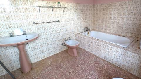 Dois imóveis numa propriedade: oportunidade em Santo Estêvão, Tavira