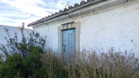 Dois imóveis numa propriedade: oportunidade em Santo Estêvão, Tavira