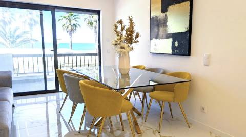 Apartamento T3 Frente ao Mar em Quarteira, Primeira Linha da Praia
