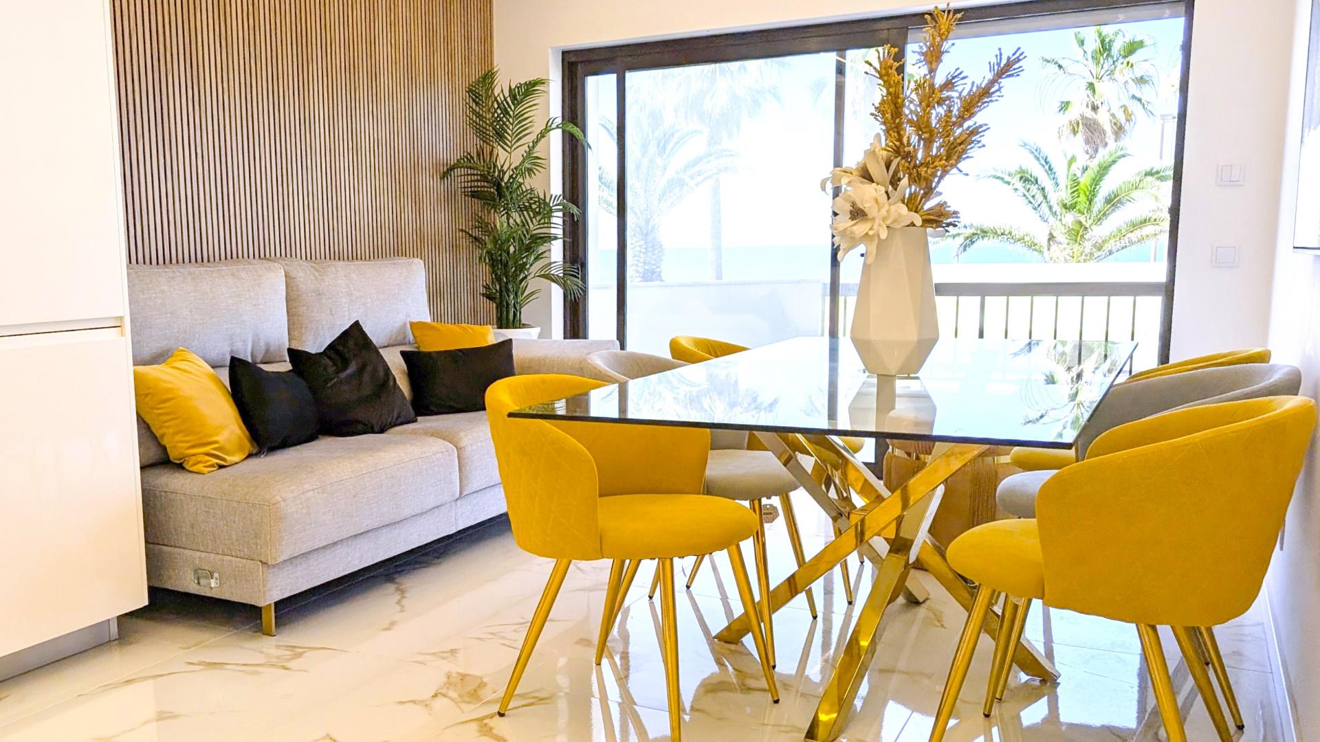 Apartamento T3 Frente ao Mar em Quarteira, Primeira Linha da Praia