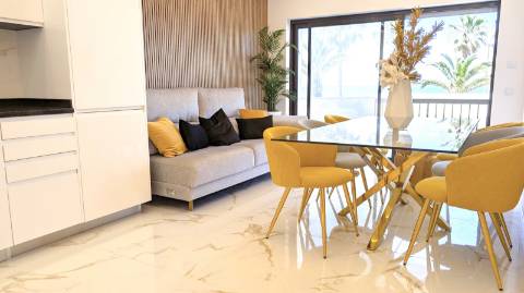 Apartamento T3 Frente ao Mar em Quarteira, Primeira Linha da Praia