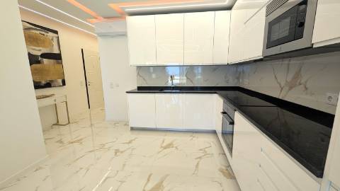 Apartamento T3 Frente ao Mar em Quarteira, Primeira Linha da Praia