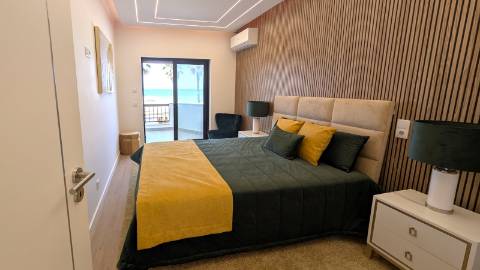 Apartamento T3 Frente ao Mar em Quarteira, Primeira Linha da Praia