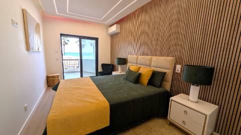 Apartamento T3 Frente ao Mar em Quarteira, Primeira Linha da Praia