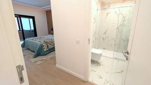 Apartamento T3 Frente ao Mar em Quarteira, Primeira Linha da Praia