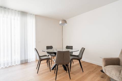 Apartamento T3 Duplex - Rua Carlos George s/n - Olivais - Lisboa