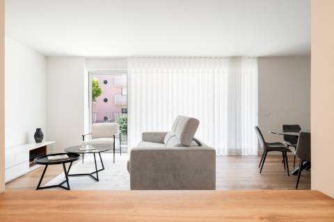 Apartamento T3 Duplex - Rua Carlos George s/n - Olivais - Lisboa