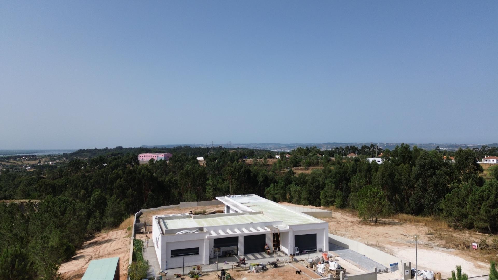 MORADIA T4 TÉRREA A ESTREAR - CASAIS DOS BRITOS - AZAMBUJA