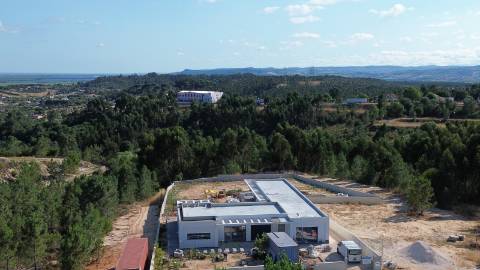 MORADIA T4 TÉRREA A ESTREAR - CASAIS DOS BRITOS - AZAMBUJA