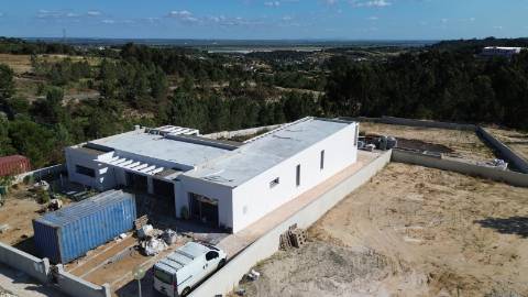 MORADIA T4 TÉRREA A ESTREAR - CASAIS DOS BRITOS - AZAMBUJA