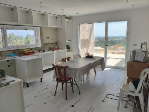 MORADIA T4 TÉRREA A ESTREAR - CASAIS DOS BRITOS - AZAMBUJA