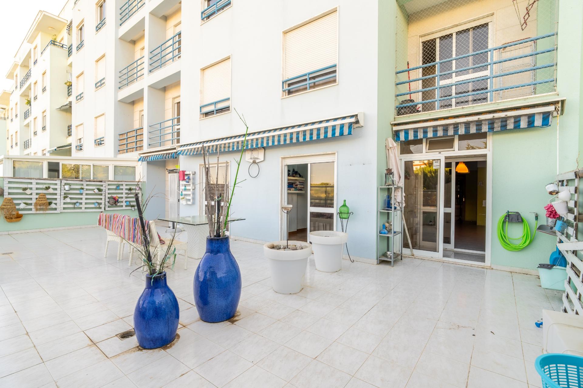 VENDE-SE T3 COM TERRAÇO E GARAGEM EM CARCAVELOS