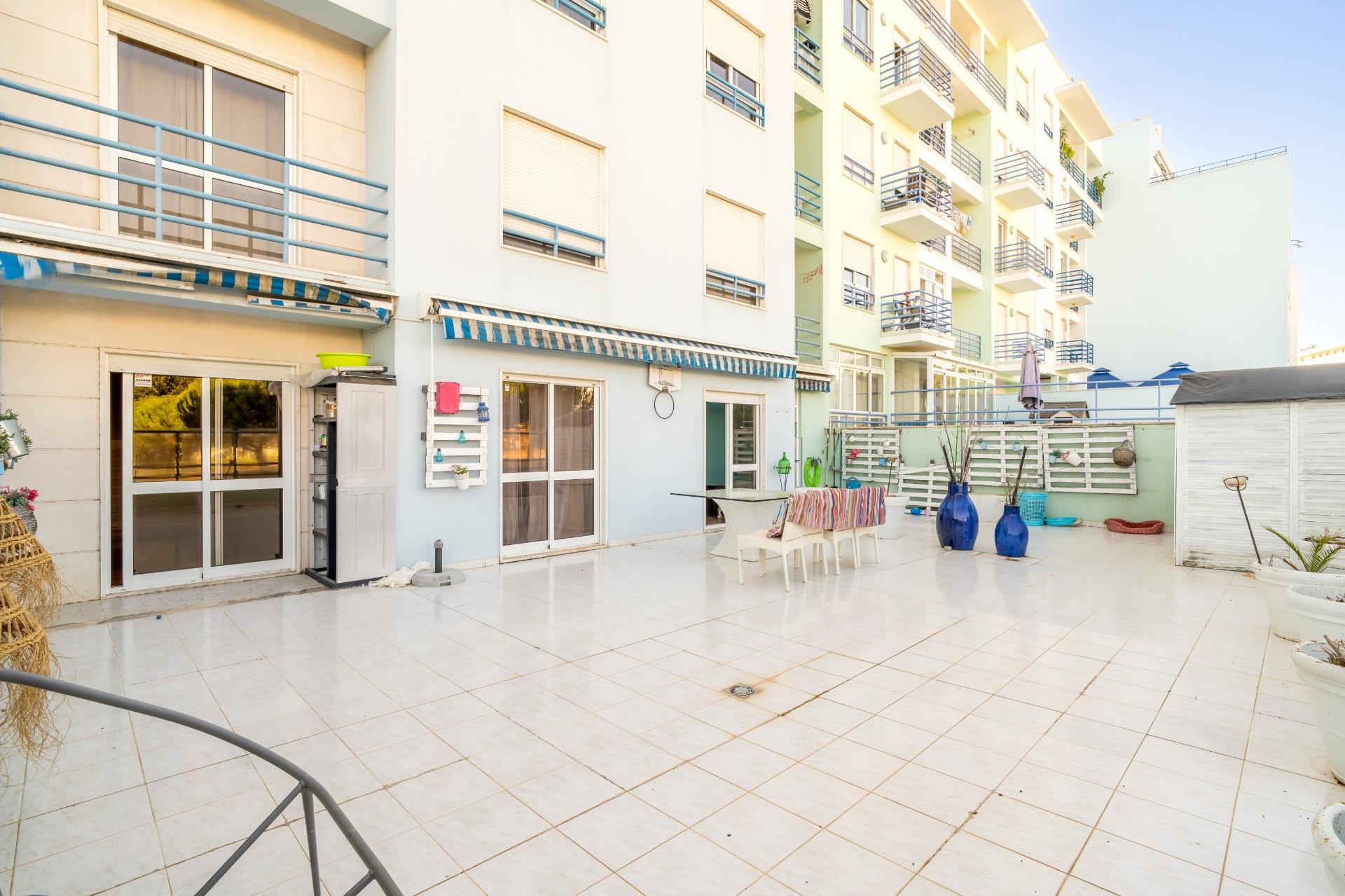 VENDE-SE T3 COM TERRAÇO E GARAGEM EM CARCAVELOS