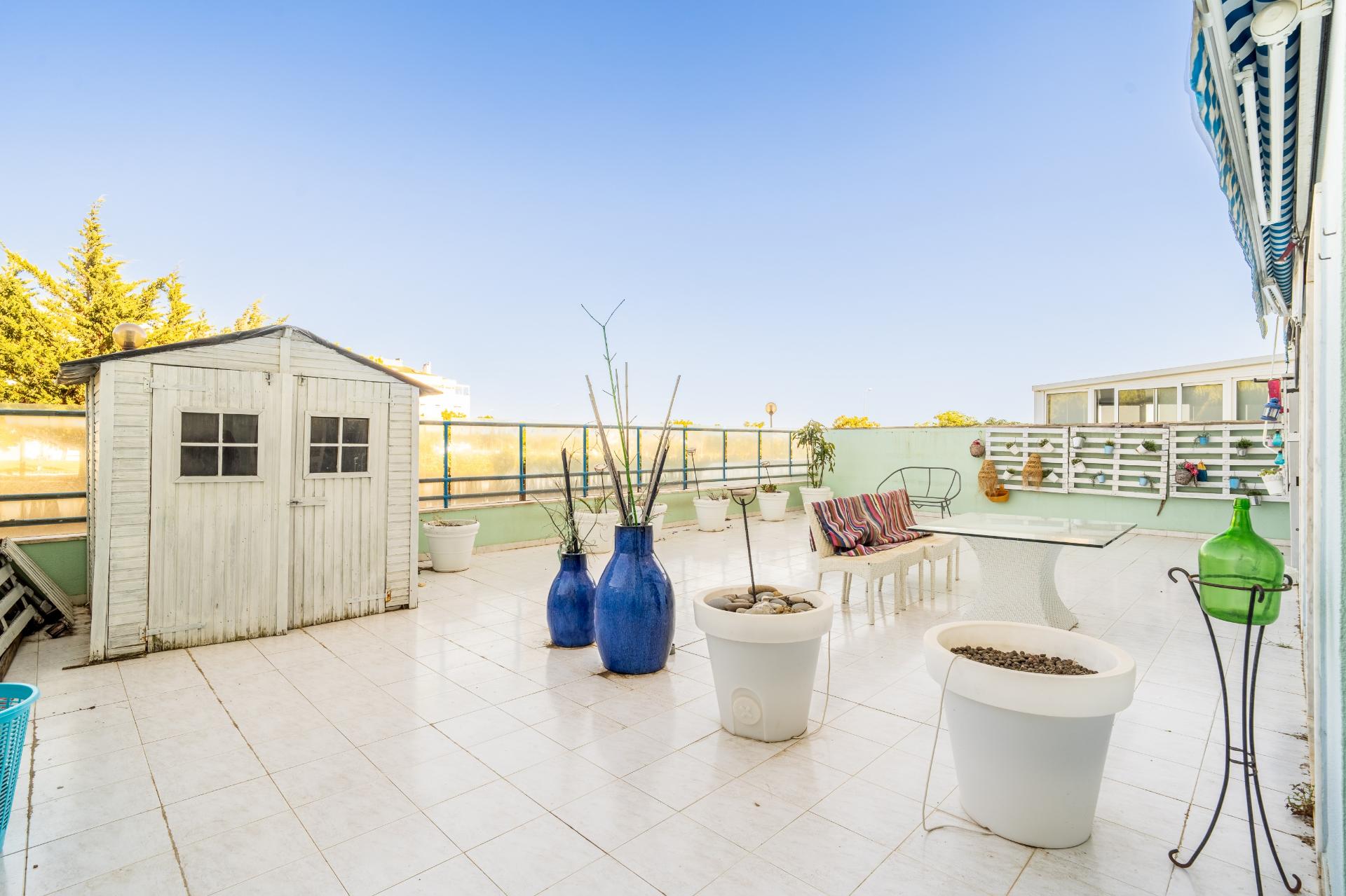 VENDE-SE T3 COM TERRAÇO E GARAGEM EM CARCAVELOS