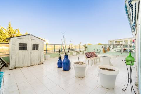 VENDE-SE T3 COM TERRAÇO E GARAGEM EM CARCAVELOS