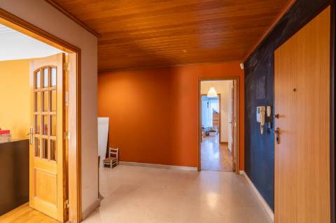 VENDE-SE T3 COM TERRAÇO E GARAGEM EM CARCAVELOS