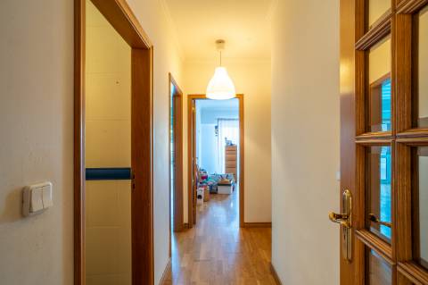 VENDE-SE T3 COM TERRAÇO E GARAGEM EM CARCAVELOS