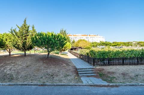 VENDE-SE T3 COM TERRAÇO E GARAGEM EM CARCAVELOS