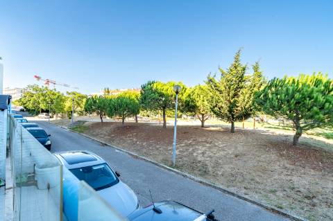 VENDE-SE T3 COM TERRAÇO E GARAGEM EM CARCAVELOS