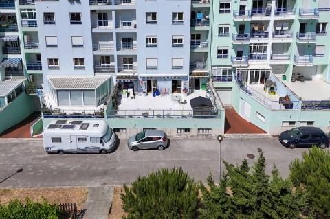 VENDE-SE T3 COM TERRAÇO E GARAGEM EM CARCAVELOS