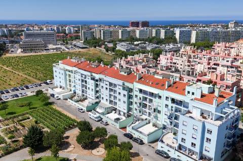 VENDE-SE T3 COM TERRAÇO E GARAGEM EM CARCAVELOS