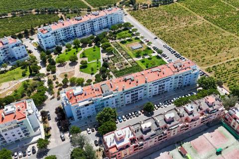 VENDE-SE T3 COM TERRAÇO E GARAGEM EM CARCAVELOS