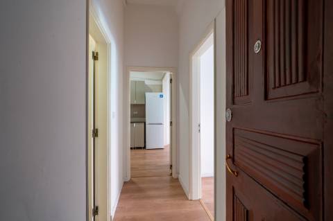 T2 Renovado para Arrendamento na Rua David Lopes, Lisboa