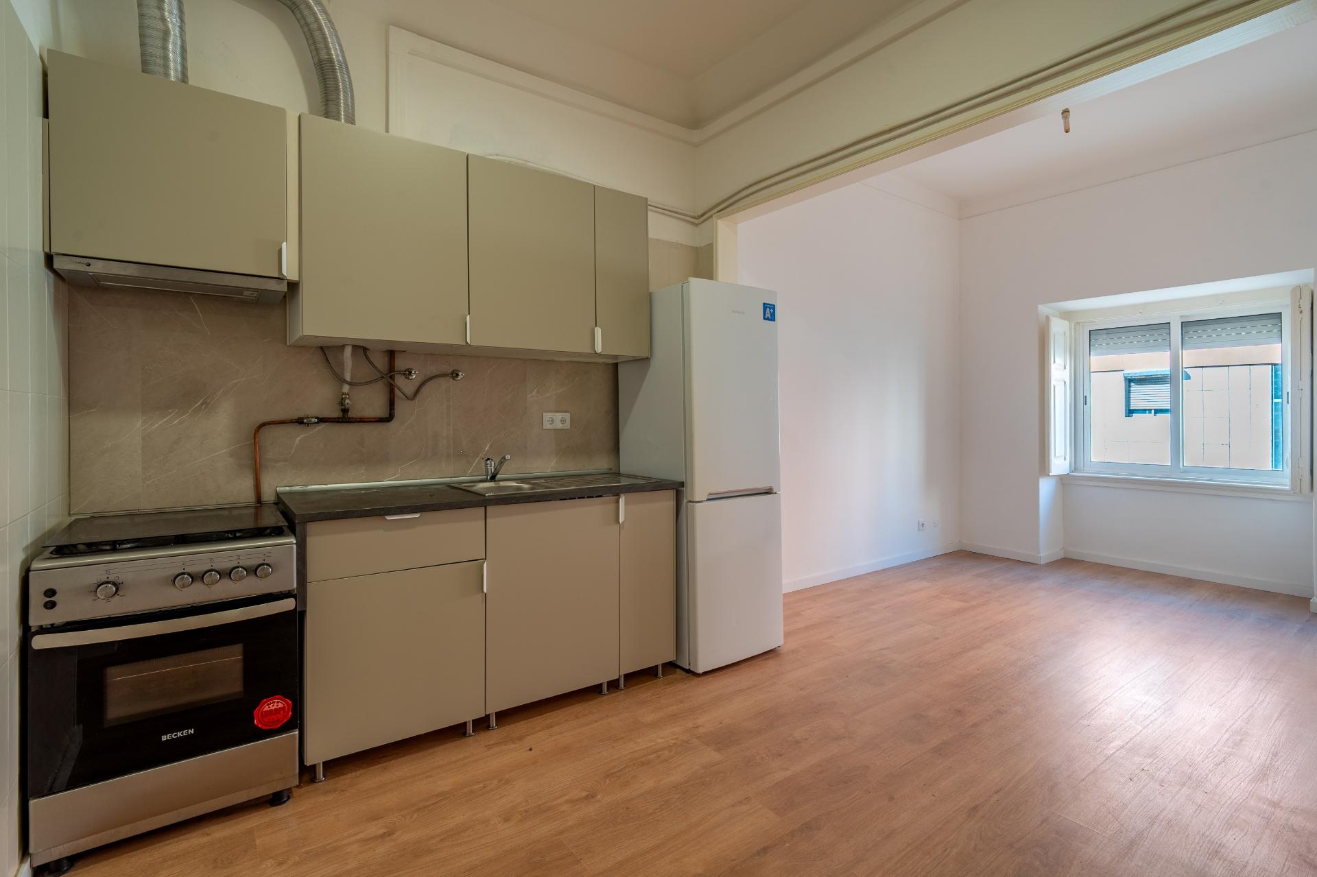 T2 Renovado para Arrendamento na Rua David Lopes, Lisboa