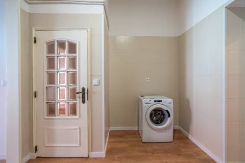 T2 Renovado para Arrendamento na Rua David Lopes, Lisboa