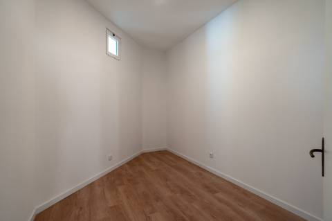 T2 Renovado para Arrendamento na Rua David Lopes, Lisboa