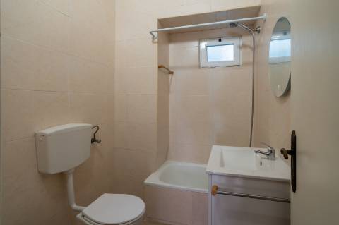 T2 Renovado para Arrendamento na Rua David Lopes, Lisboa