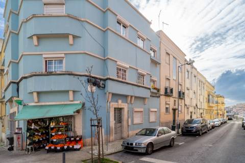 T2 Renovado para Arrendamento na Rua David Lopes, Lisboa
