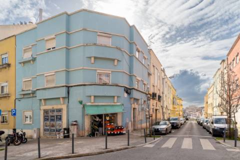 T2 Renovado para Arrendamento na Rua David Lopes, Lisboa