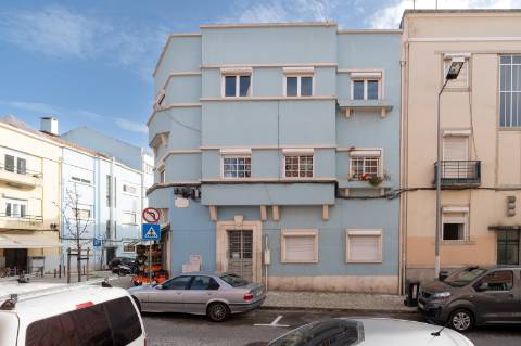 T2 Renovado para Arrendamento na Rua David Lopes, Lisboa
