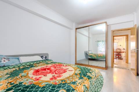 Apartamento T2 no Cacém com Arrecadação | Junto à Estação