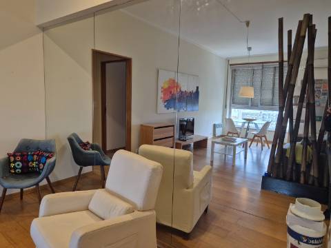 T1 Luminoso em Campolide num 13º Andar - Excelente Localização