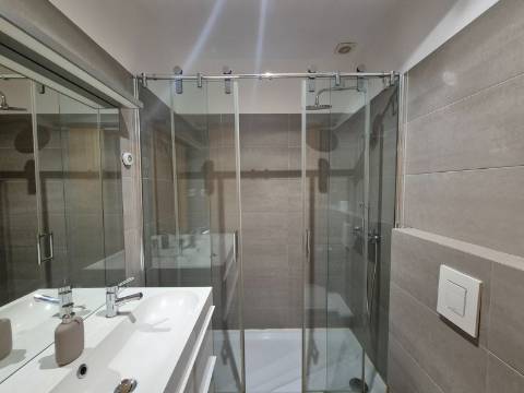 T1 Luminoso em Campolide num 13º Andar - Excelente Localização