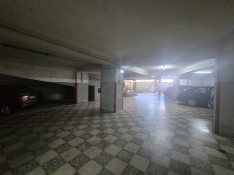 T1 Luminoso em Campolide num 13º Andar - Excelente Localização