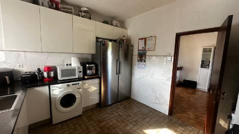 Venda de Quinta com Casa T4, Adega, Lagar e Terreno com Árvores de Fruto em Casével - Santarém
