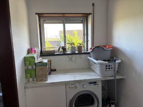 Venda de Quinta com Casa T4, Adega, Lagar e Terreno com Árvores de Fruto em Casével - Santarém
