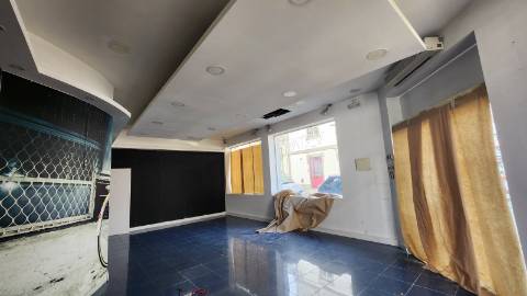 Loja Comercial e de Serviços - Centro da Cidade - Arrendamento