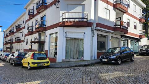 Loja Comercial e de Serviços - Centro da Cidade - Arrendamento