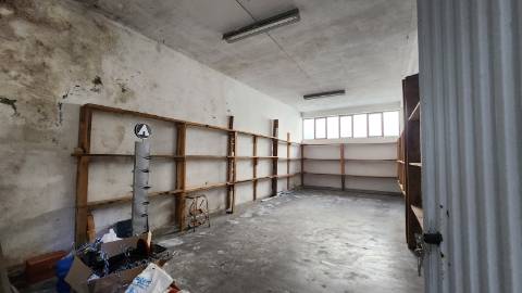 Loja Comercial e de Serviços - Centro da Cidade - Arrendamento