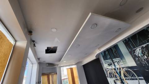 Loja Comercial e de Serviços - Centro da Cidade - Arrendamento