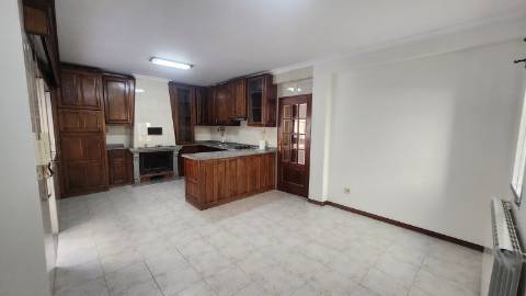 Moradia T4 à Venda - Zona da Escola Secundária da Sé, Guarda