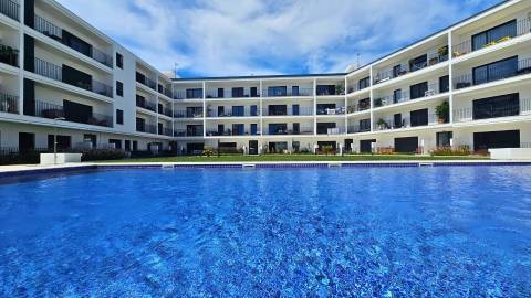 Apartamento T2 em condomínio privado com piscina e lugar de garagem